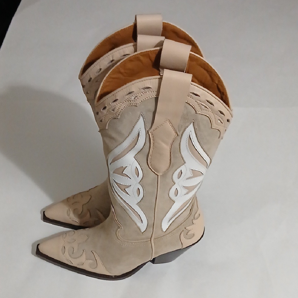 NEW Toral Tan and White Heeled Boots with Western Flair (NEW) Without Box. - Picture 2 of 7